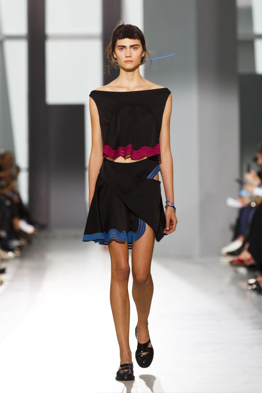 Diese Beine! Bei Christopher Kane setzt man auch auf Size Zero.