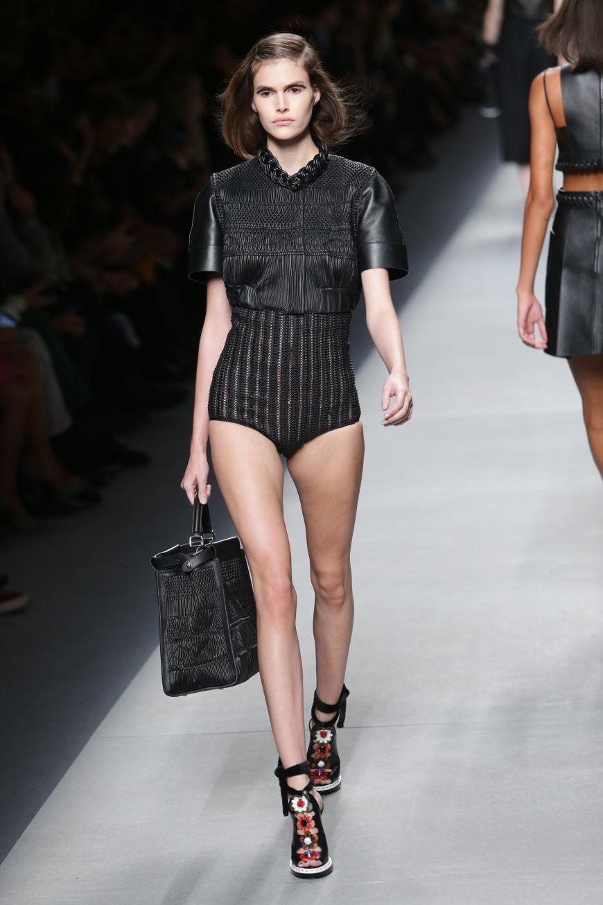 Auch dieses Fendi-Model sieht nicht wirklich gesund aus.