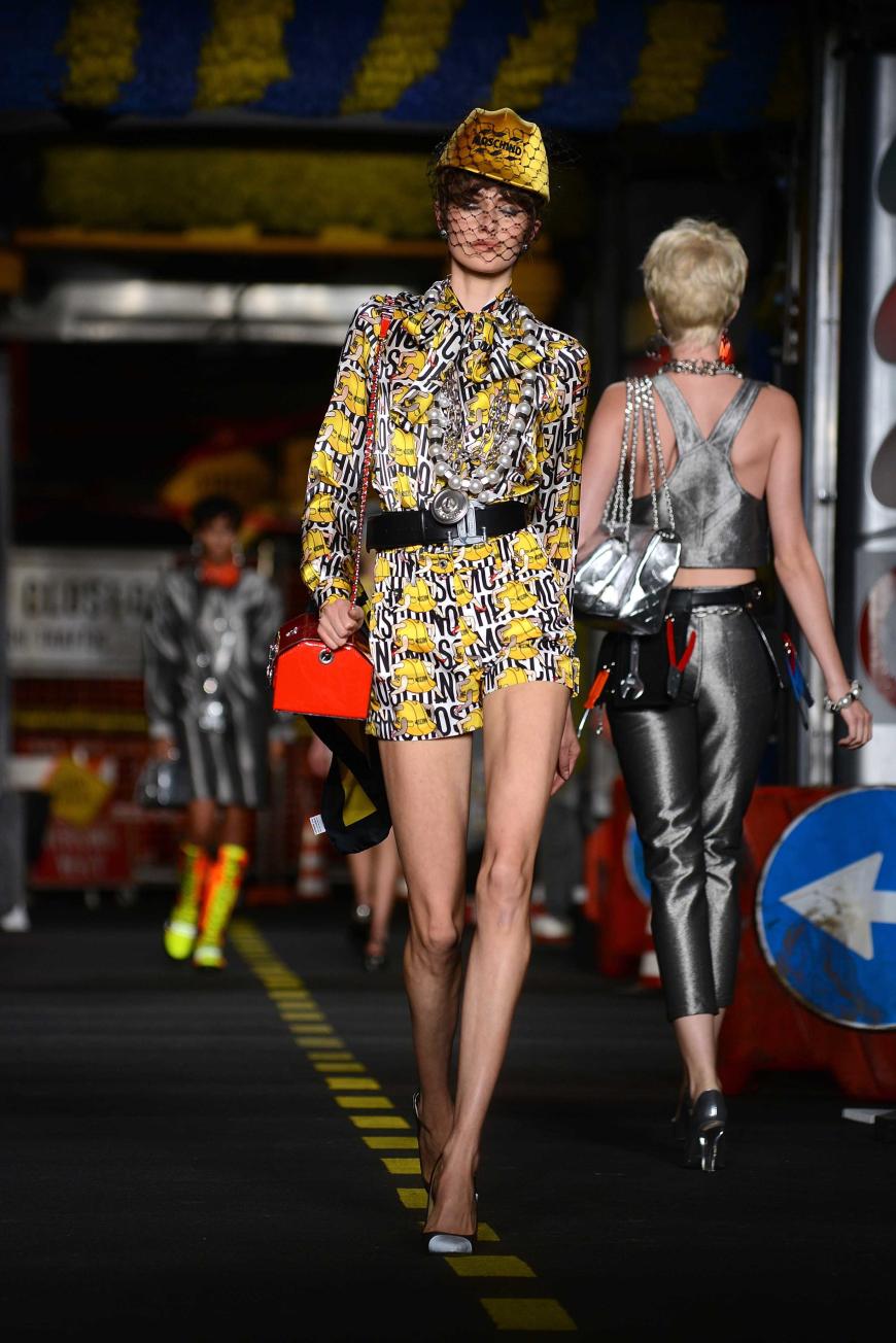 Auch bei Moschino laufen auffallend dünne Models.
