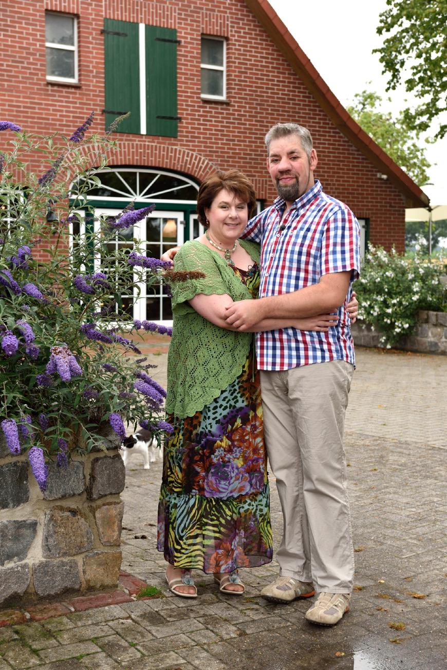 Iris und Bauer Uwe sind verliebt wie am ersten Tag und trotzdem kommt es zu Zickereien in der Küche.