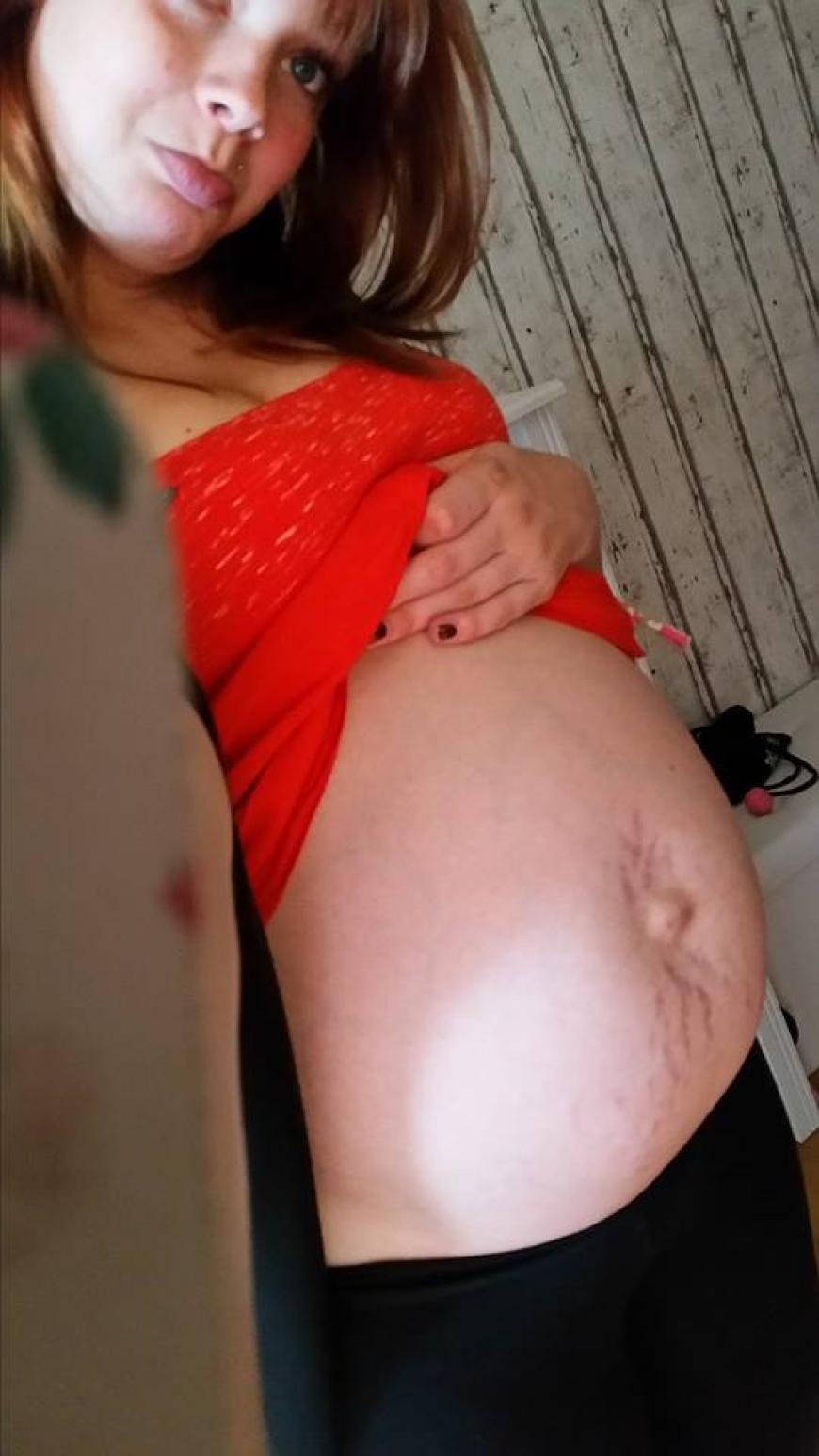 Wow! Anne Wünsche ist schwanger und zeigt ihre Streifen.