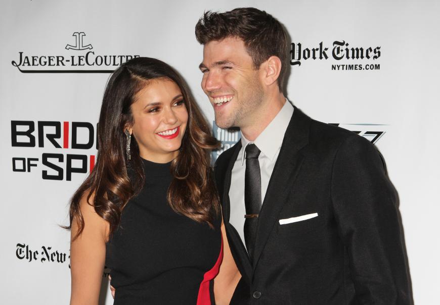 Na endlich! Nina Dobrev und Austin Stowell meisterten ihren ersten Auftritt als Paar.