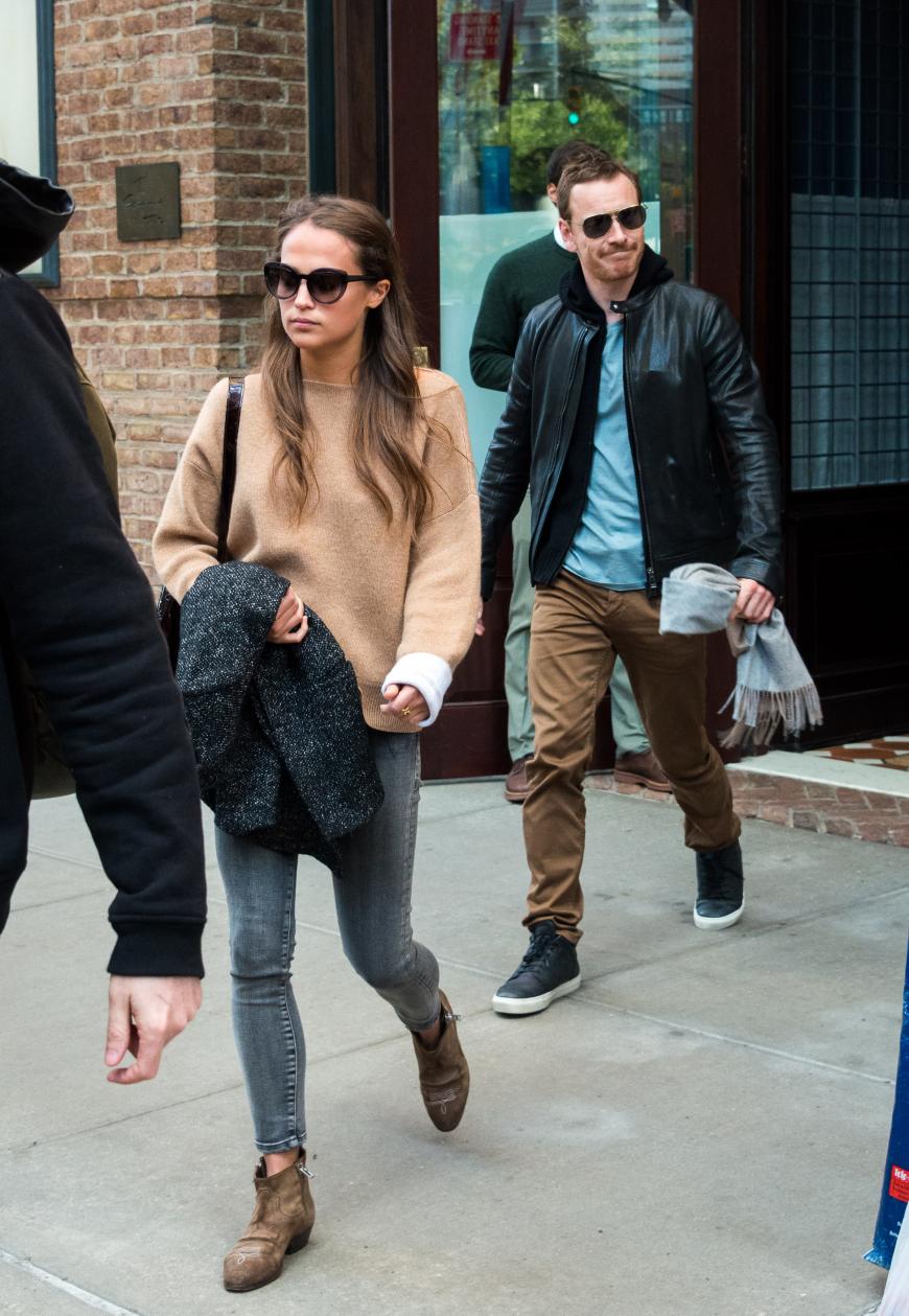 Frisch getrennt sehen Michael Fassbender und Alicia Vikander nicht aus...