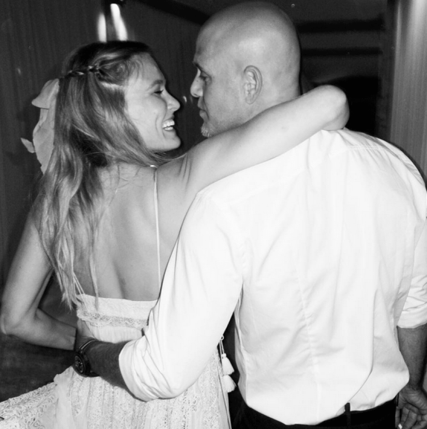 Sooo verliebt! - Bar Refaeli und ihr Mann sind frisch verheiratet.