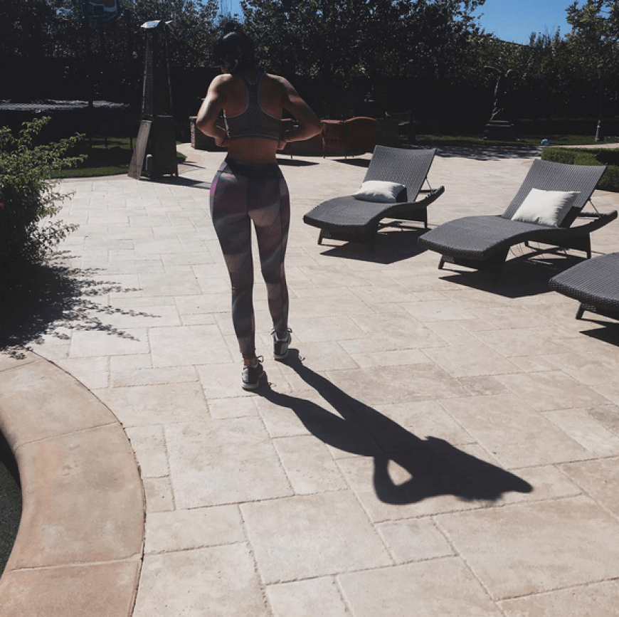 Kylie Jenner sieht mit ihren drallen Kurven ihrer Halbschwester Kim Kardashian zum Verwechseln ähnlich.