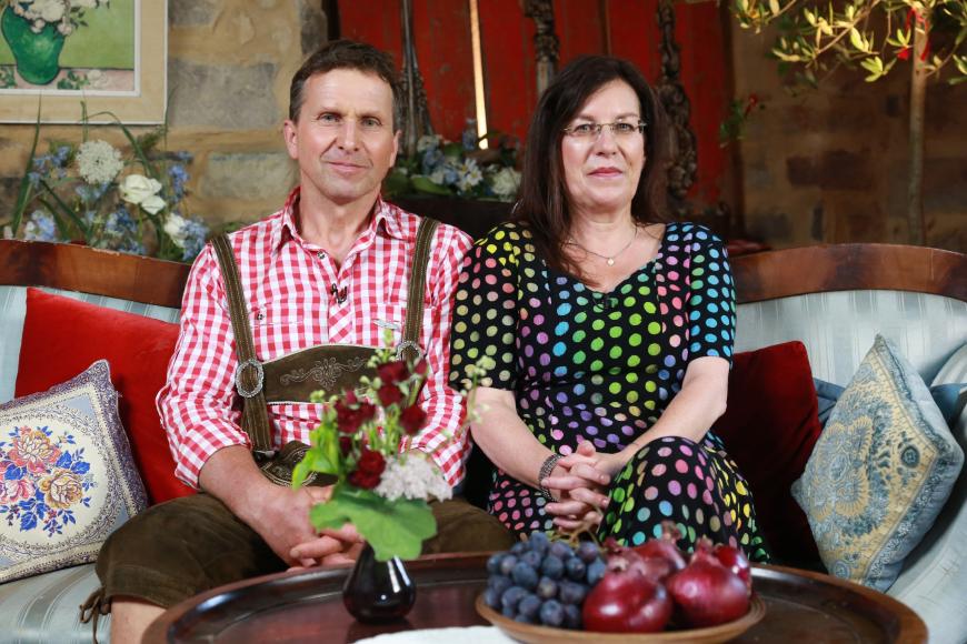 Das heftige Umwerben von Elodia nützte alles nichts: Milchbauer Gottfried fand mehr Gefallen an der etwas spröderen Fremdsprachensekretärin Brigitte, 52.