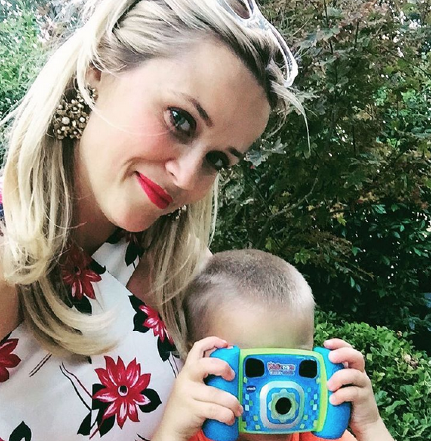 Cheeeese! Reese Witherspoon bei einer Fotosession mit ihrem süßen Spross.