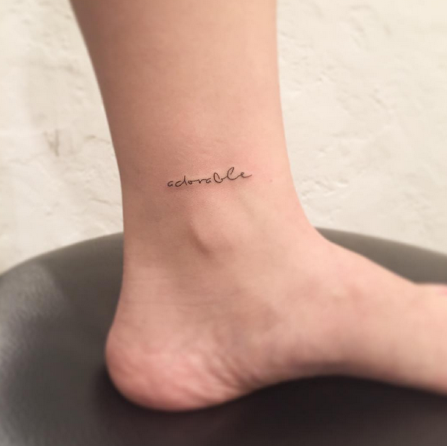 &quot;Adorable&quot;Schriftzug Klein, aber fein Die süßesten Mini Tattoos