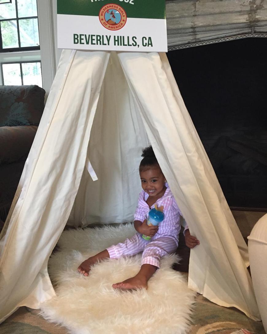North West hat Spaß im Tipi!