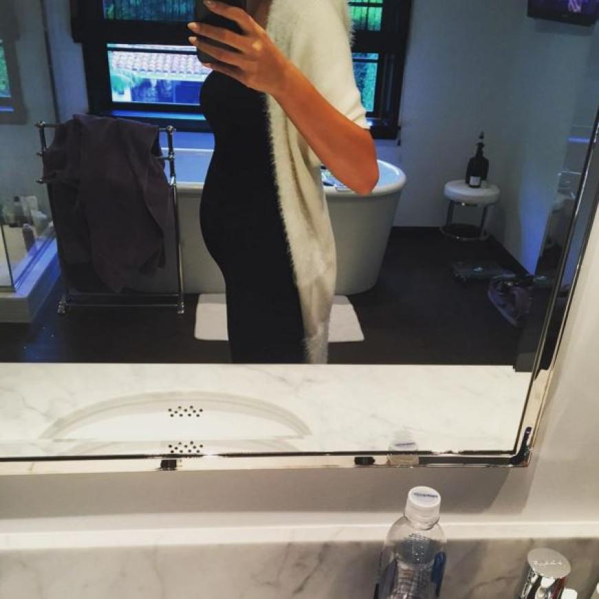 Sooo schnell wächst Chrissy Teigens Babybauch.