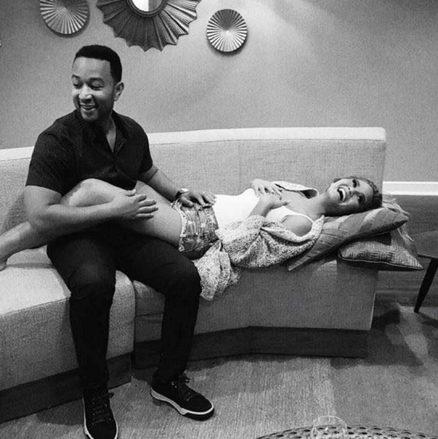 Mit diesem Bild verkündeten John Legend und Chrissy die Schwangerschaft.
