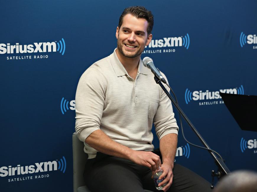 Henry Cavill lässt Frauenherzen höher schlagen.