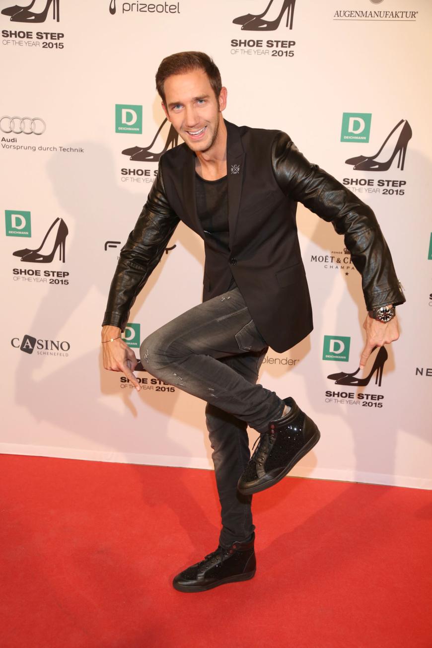 Zeig' her deine Schuhe: TV-Makler Marcel Remus kam in Sneakers.