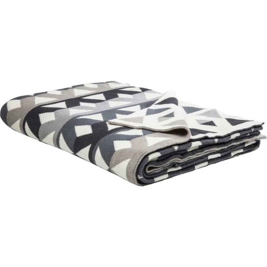 Decke mit grafischem Muster von Kare Design, ca. 129 Euro.