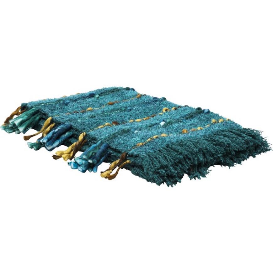 Türkisfarbene Decke mit Glitzerfäden von Kare Design, ca. 50 Euro.