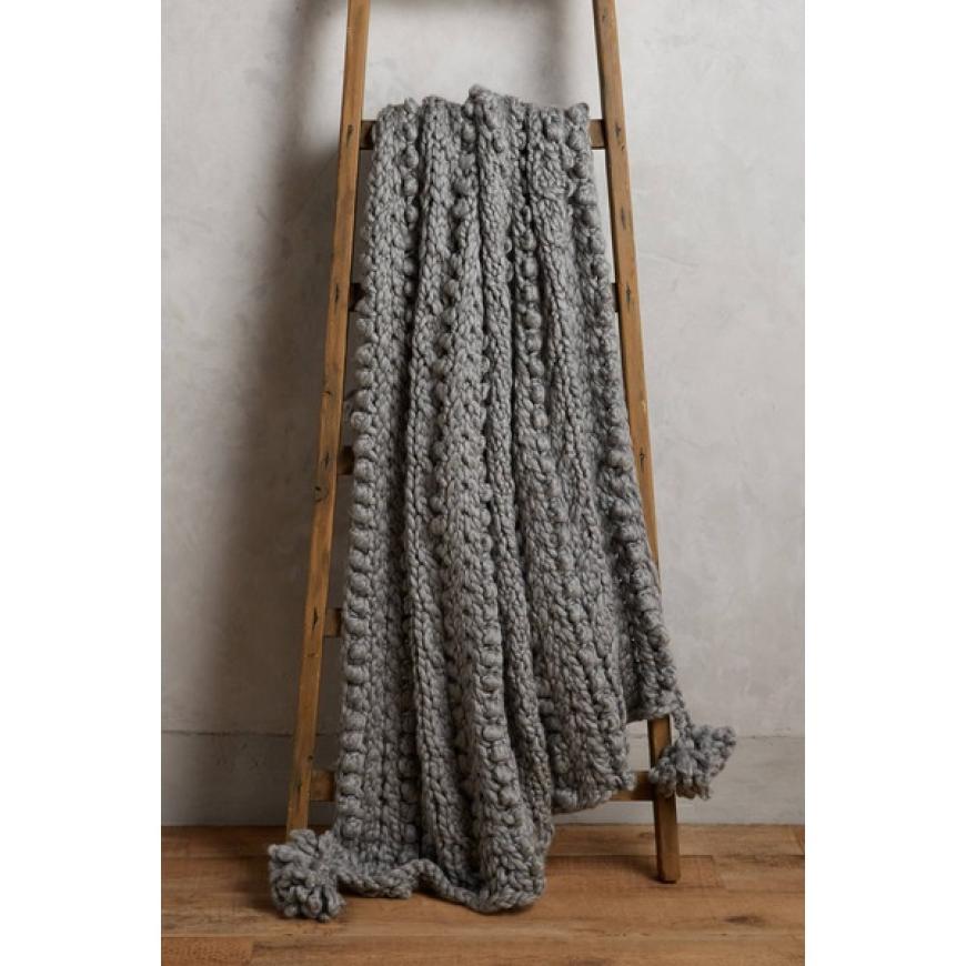 Graue XXL-Decke von Anthropologie, ca. 350 Euro.