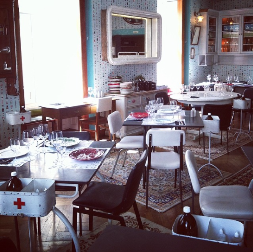 Im Apotheken Museum befindet sich auch ein Restaurant, welches im Stil einer Apotheke eingerichtet wurde. Hier gibt es leckere Tapas und bei schönem Wetter kann man wunderbar draußen sitzen.