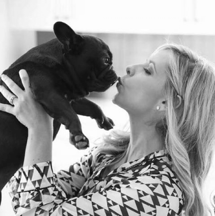 Zum Knutschen! Sarah Michelle Gellar konnte diesem süßen Vierbeiner einfach nicht widerstehen.