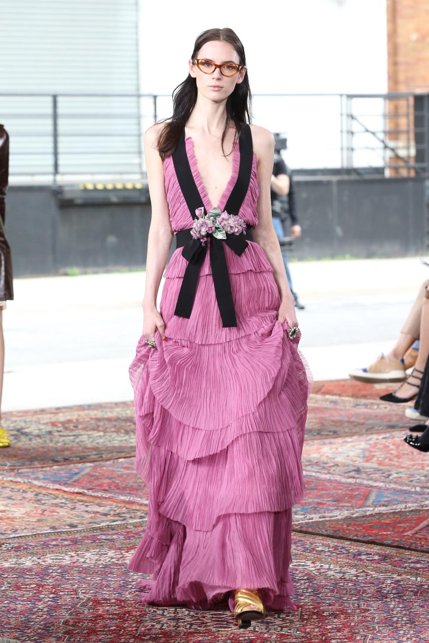 Auch dieses Kleid wurde direkt vom Runway auf den Red Carpet ausgeführt. Und zwar von...