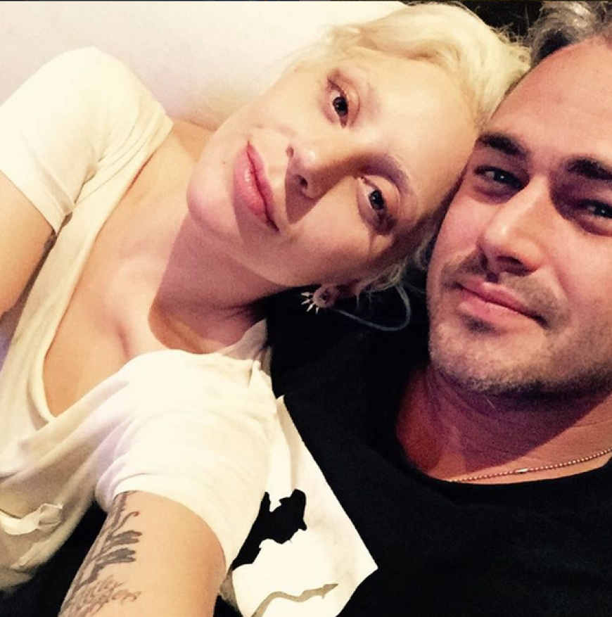 Aww! So verliebt schmust Lady Gaga mit ihrem Taylor Kinney.