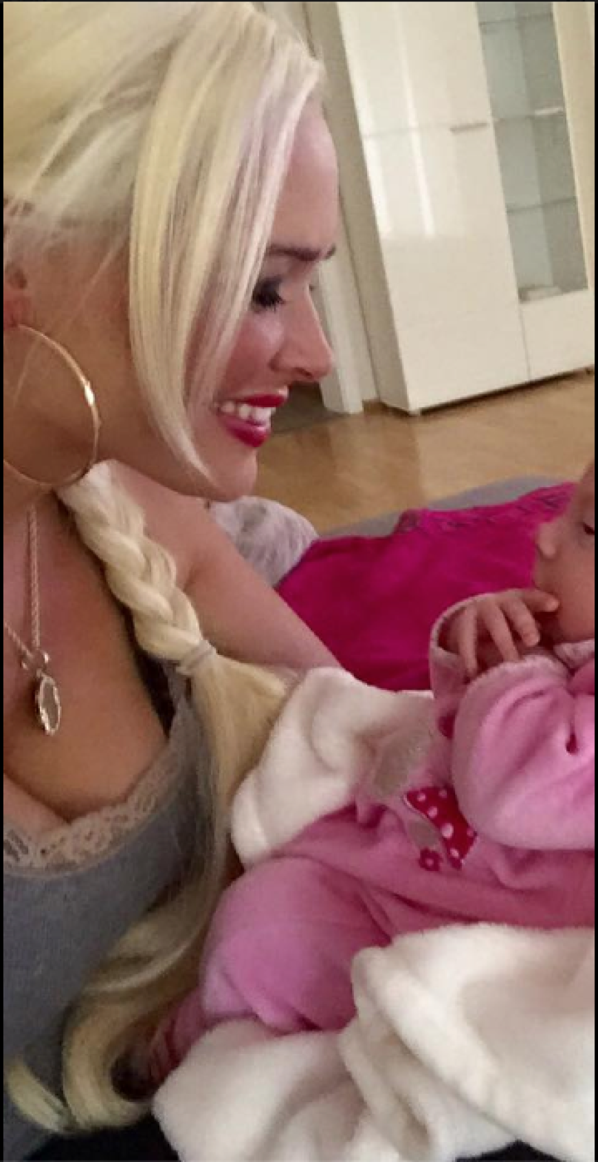 Glückliche Mama! - Töchterchen Sophia zaubert ihrer Mama immer wieder ein Lächeln ins Gesicht.