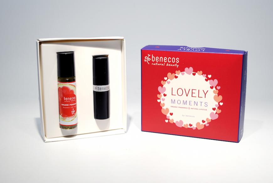 „Lovely Moments“, Geschenkset von benecos aus veganem Bioparfüm und Lippenstift, BDIH zertifiziert. Hier shoppen, knapp 16 Euro.