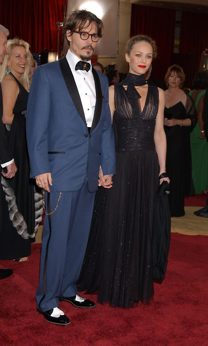 Von 1998 bis 2012 war Johnny Depp mit der französischen Schauspielerin Vanessa Paradis liiert. Neben Tochter Lily-Rose hat das Ex-Paar noch einen gemeinsamen Sohn.