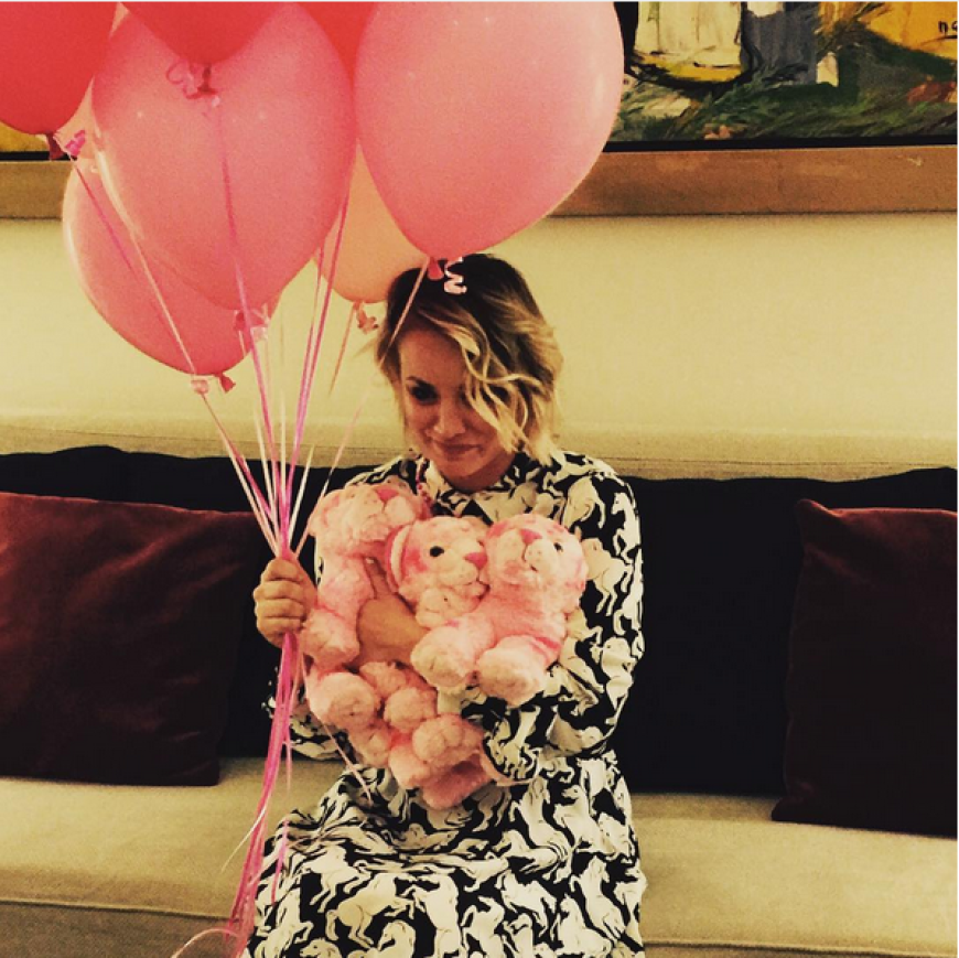 Think Pink! - Kaley Cuoco feiert ihren 30. Geburtstag mit einer riesen Sause.