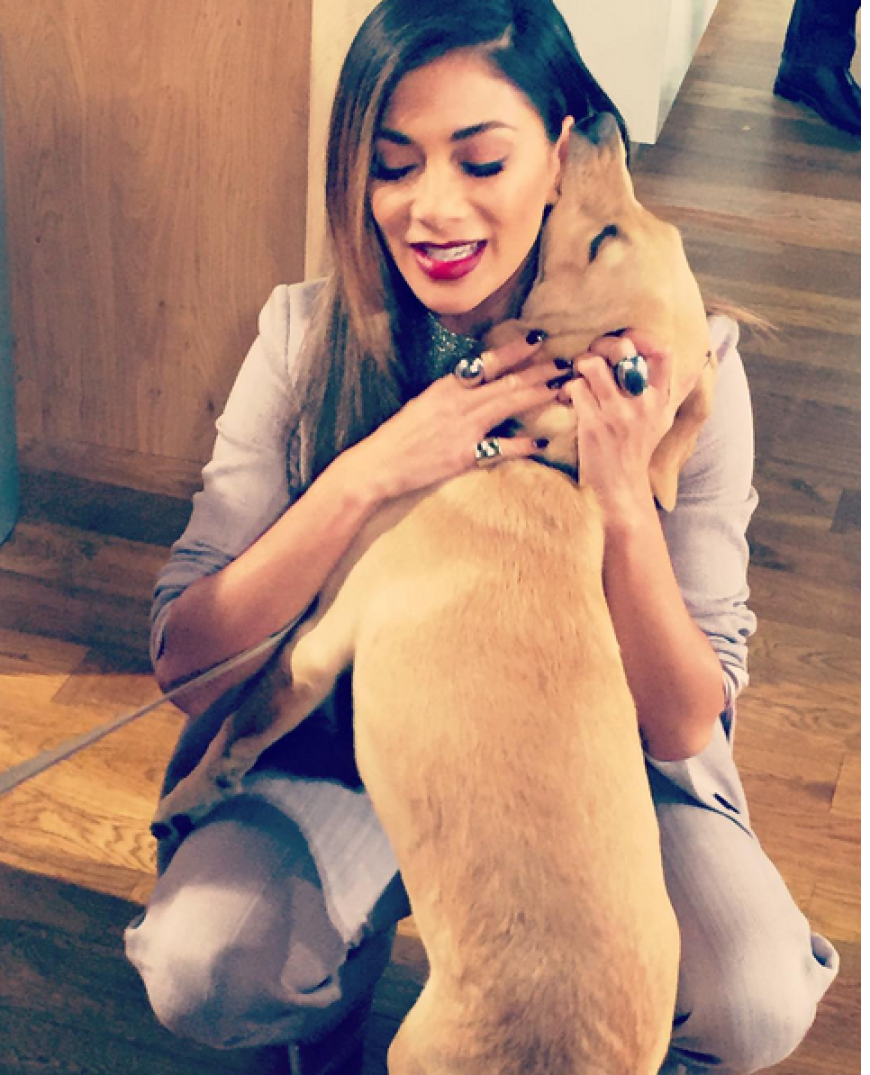 Wahre Liebe! - Nicole Scherzinger schmust mit ihrer süßen Fellnase.