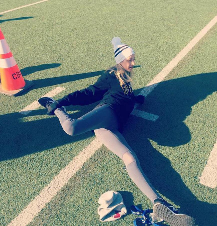 Whitney Port versucht sich auf dem Footballfeld.
