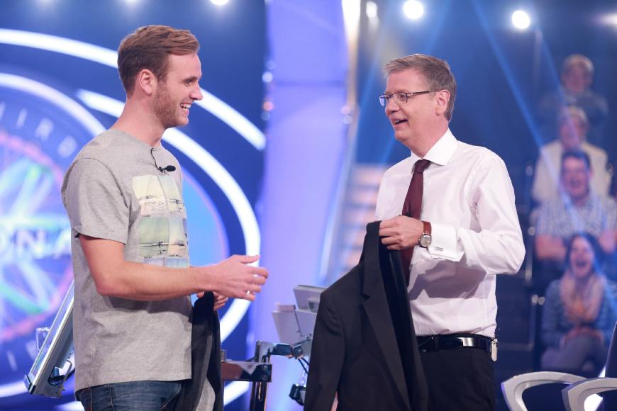 Günther Jauch gibt dem 27-Jährigen seinen Anzug.