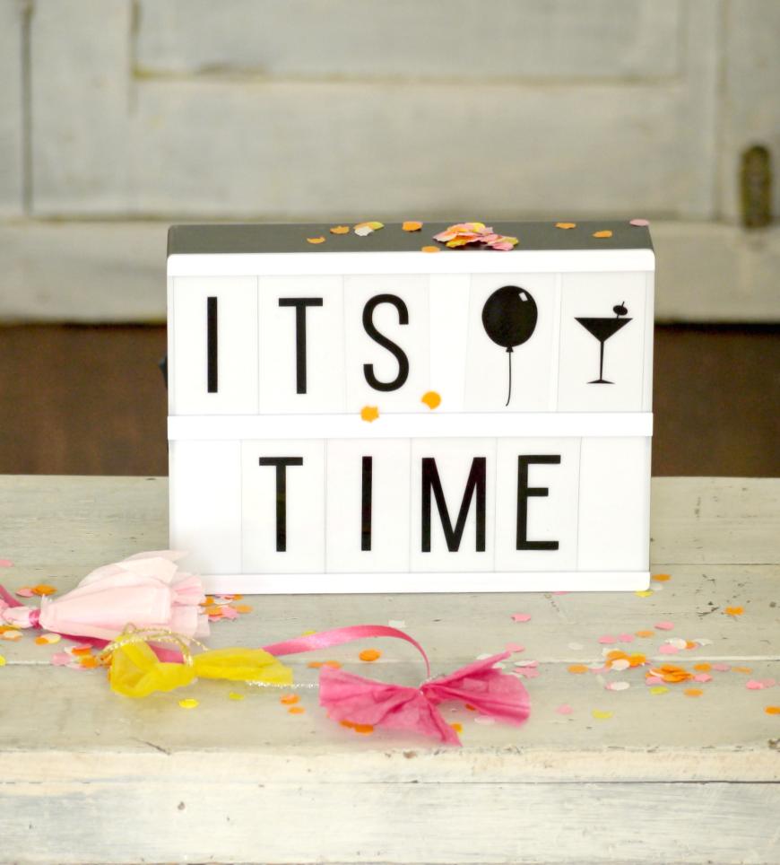 So hübsch - und vielsagend! Die Lightbox A5 verschönert das Zuhause deiner Freundin mit süßen Botschaften. 20 x 15 x 4,5 cm. Für 22,95 Euro zum Beispiel über