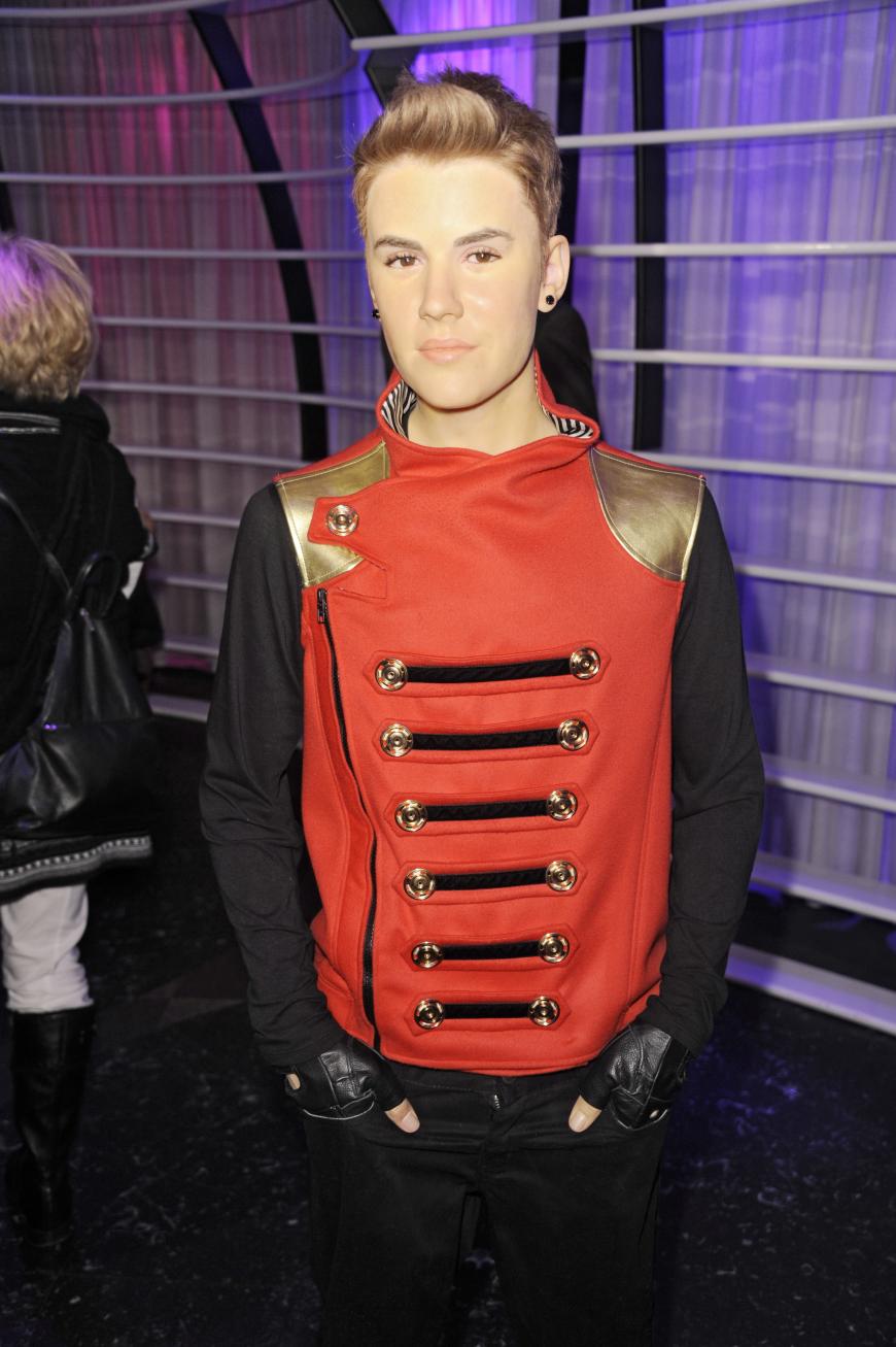 ... wir sind das allerdings so gar nicht. Der Doppelgänger aus Wachs sieht so ganz und gar nicht nach unserem Badboy Justin aus.