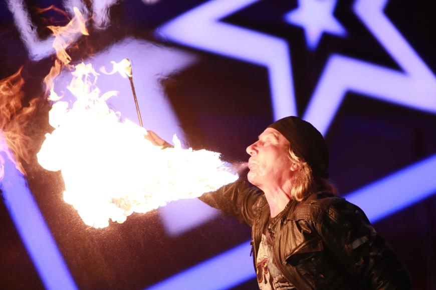 Anatoly Zhukov erstaunte die Jury und das Publikum mit seiner Feuershow.