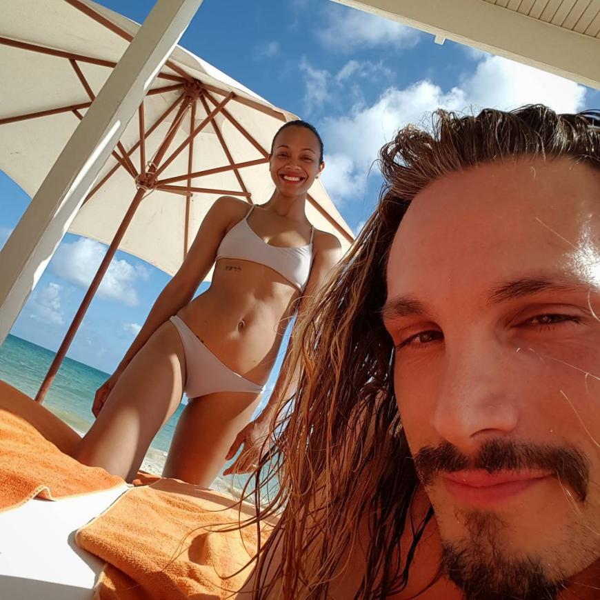 Wow! So sehen wir nicht mal Pre-Baby aus... Zoe Saldana ist die Zwillingsschwangerschaft gar nicht mehr anzusehen!