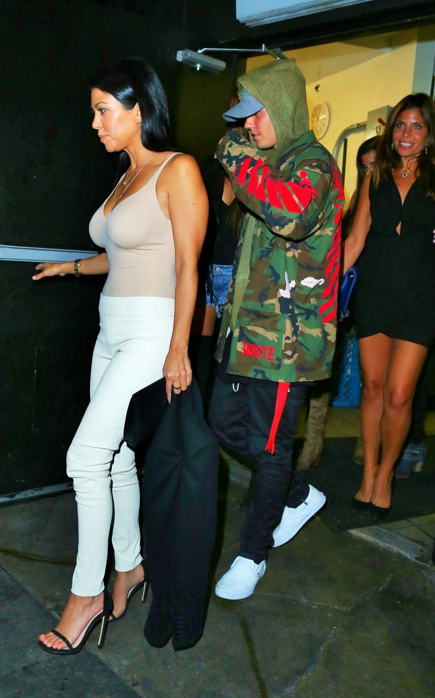 Kourtney Kardashian ist dreifache Mutter und 15 Jahre älter als Justin Bieber.