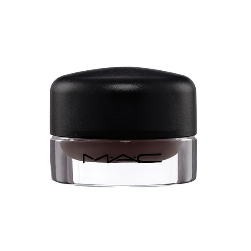 Ihr Favorit beim Augen-Make-up: Der „Pro Longwear Fluidline“-Eyeliner von MAC, ca. 19,95 €