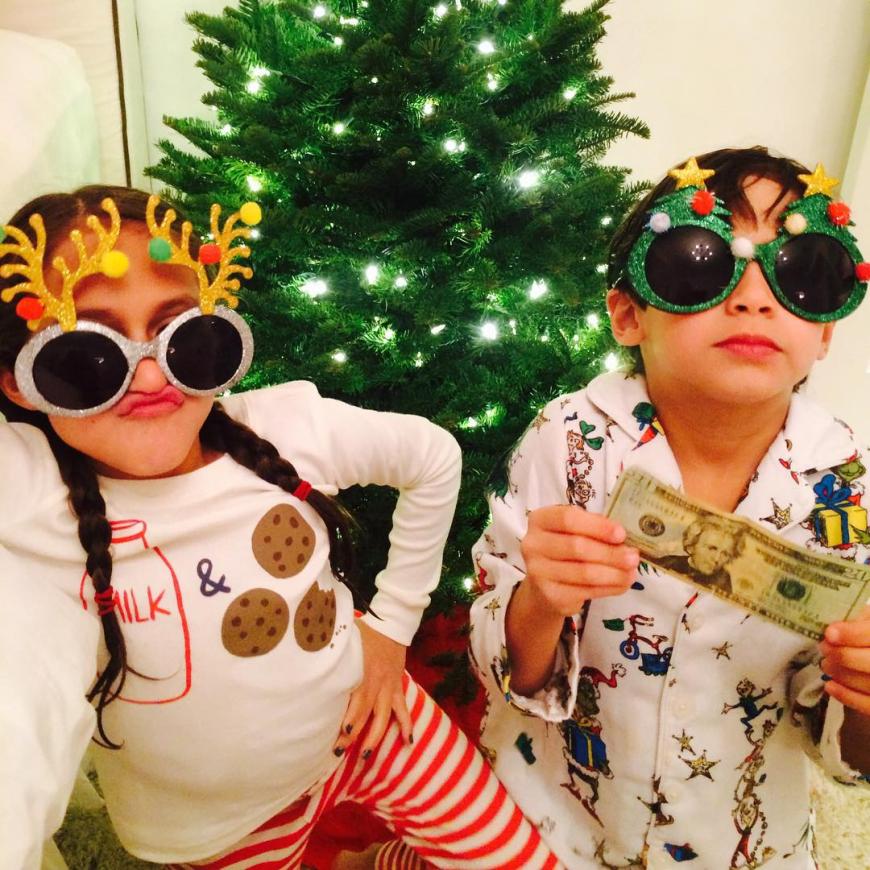 Die Kids von Jennifer Lopez haben sich schon mächtig in (Weihnachts)-Schale geworfen.