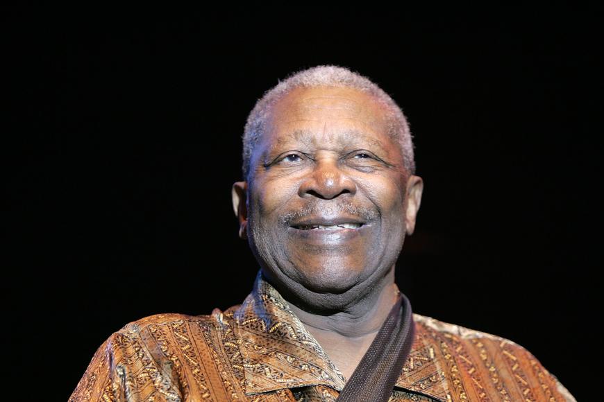 Am 15. Mai 2015 verlor die Musikwelt einen ganz Großen: Blues-Legende B.B. King verstarb im Alter von 89 Jahren nach langer, schwerer Krankheit im Hospiz. Wenig später sorgten seine Töchter für Wirbel, als sie behaupteten, ihr Vater sei vergiftet worden. Dies konnte allerdings nicht bestätigt werden.