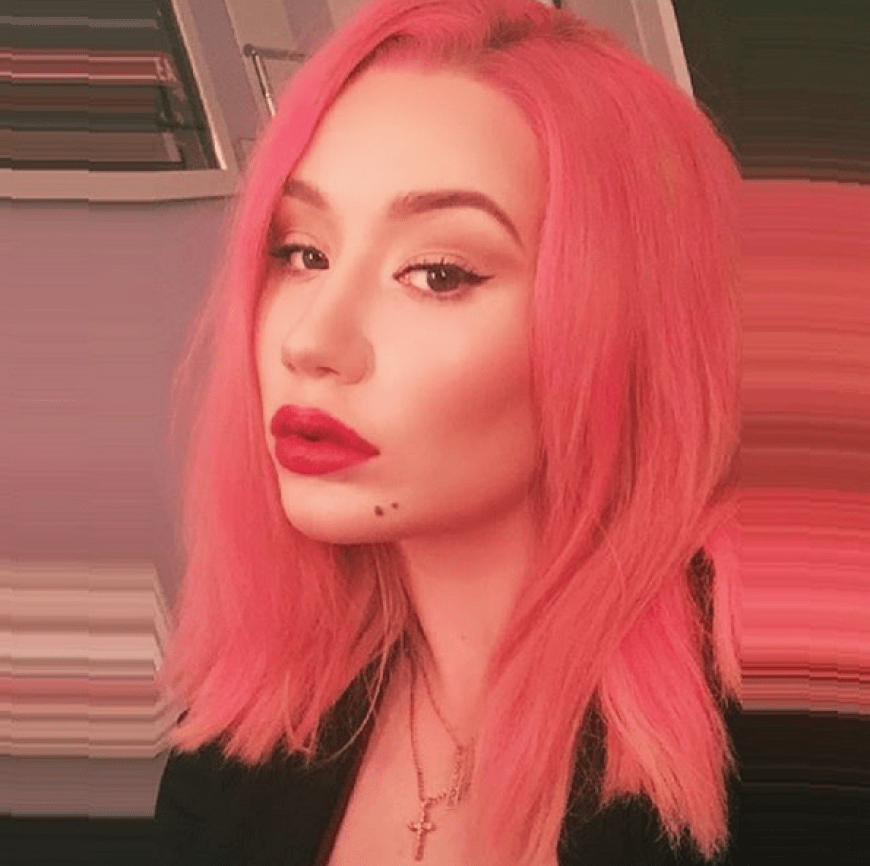Öfter mal was neues... Iggy Azalea hat sich ihren Schopf knallpink gefärbt!
