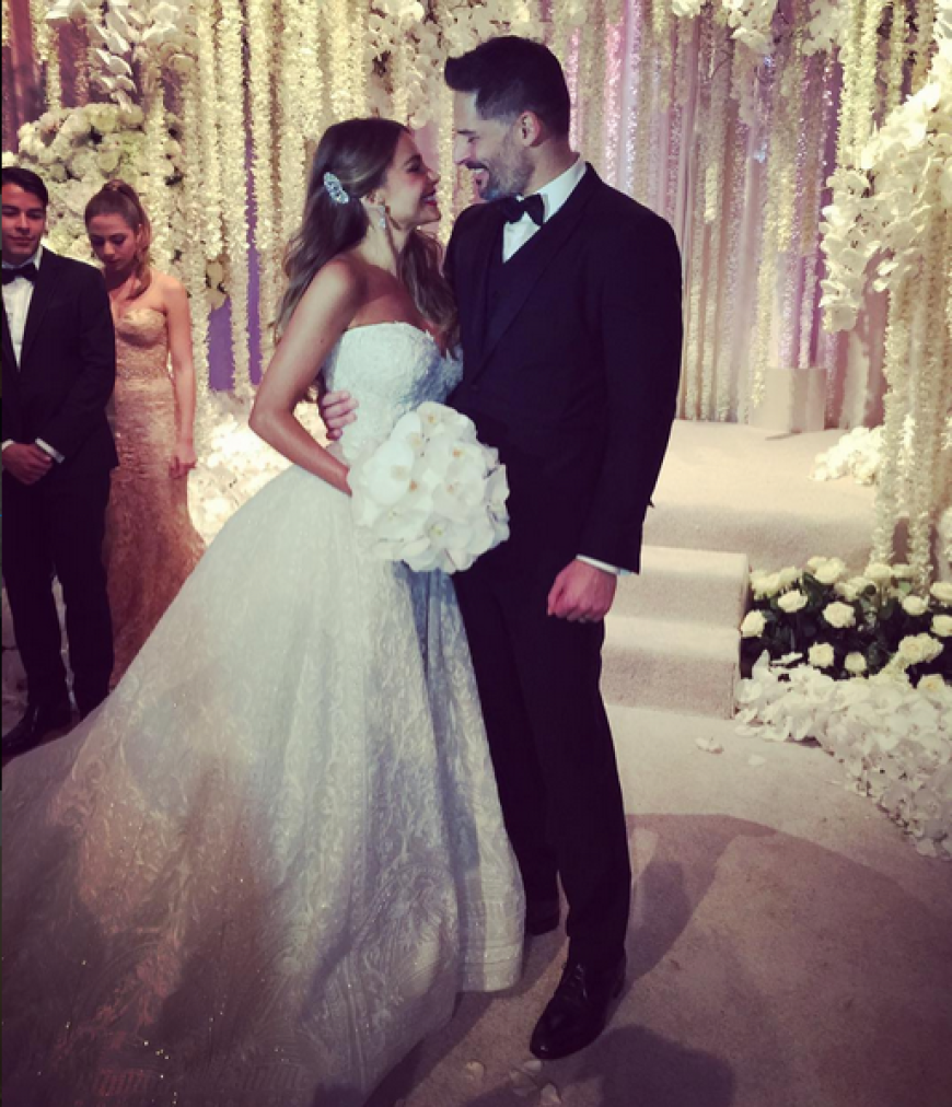 Bezaubernde Braut: Am 22. November trauten sich Schauspielerin Sofia Vergara und Joe Manganiello vor den Altar. Das Model teilte auf ihrem Instagram-Account etliche Schnappschüsse der glamourösen Hochzeit und zeigte seinen Fans, was für eine wunderschöne Braut sie war.