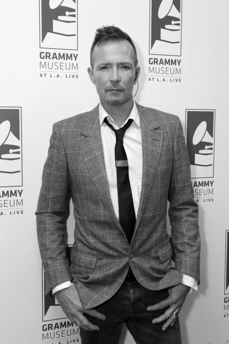 Schock für Fans: Scott Weiland ist im Alter von nur 48 Jahren verstorben. Der ehemalige Sänger der Rockband Stone Temple Pilots war am 3. Dezember tot in seinem Tourbus im US-Bundesstaat Minnesota aufgefunden worden. Als Todesursache wird Drogen-Missbrauch vermutet. Seine Ex-Frau Mary Weiland veröffentlichte daraufhin einen bewegenden Brief im