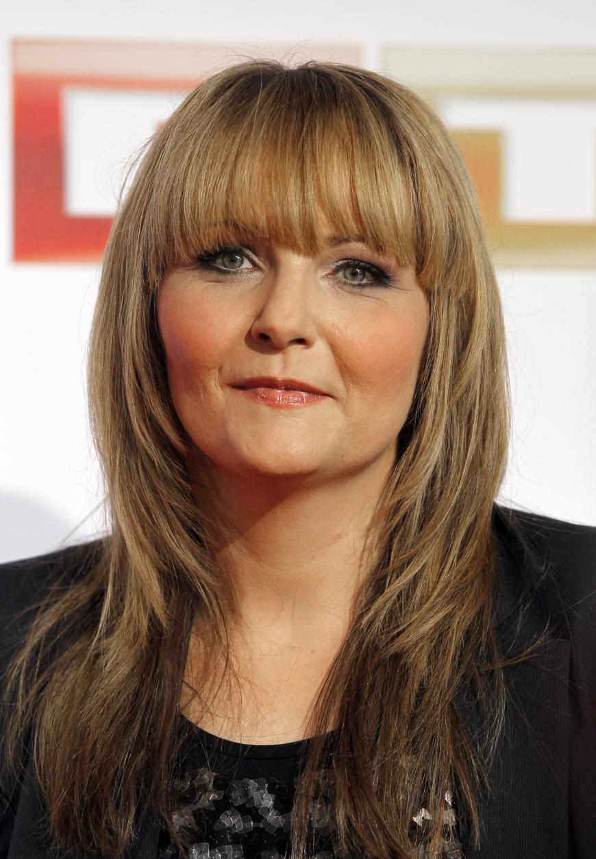 Lange, blonde Haare und ein fransiger Pony: So kennen wir RTL-Gesicht Helena Fürst. Ob sich die