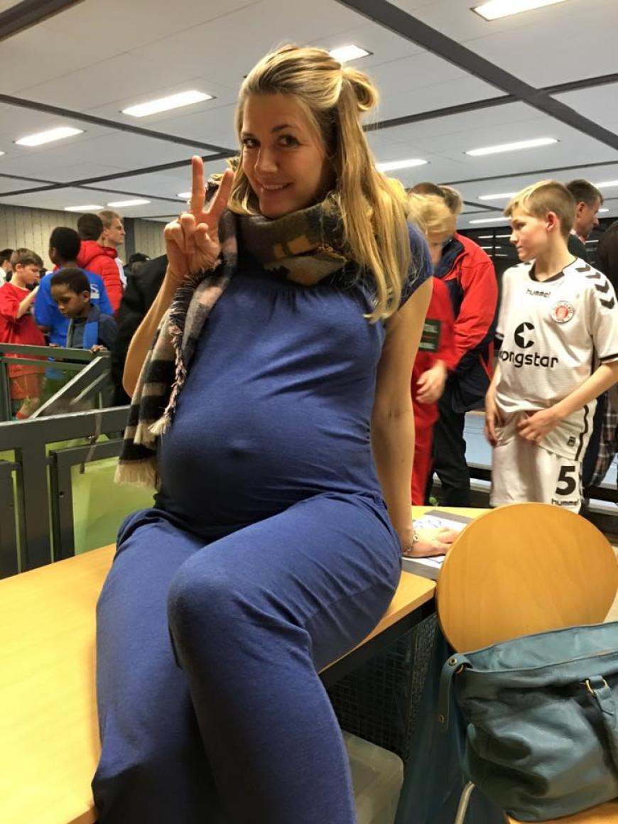 Happy Mum: Nina Bott ist zum zweiten Mal Mutter geworden.
