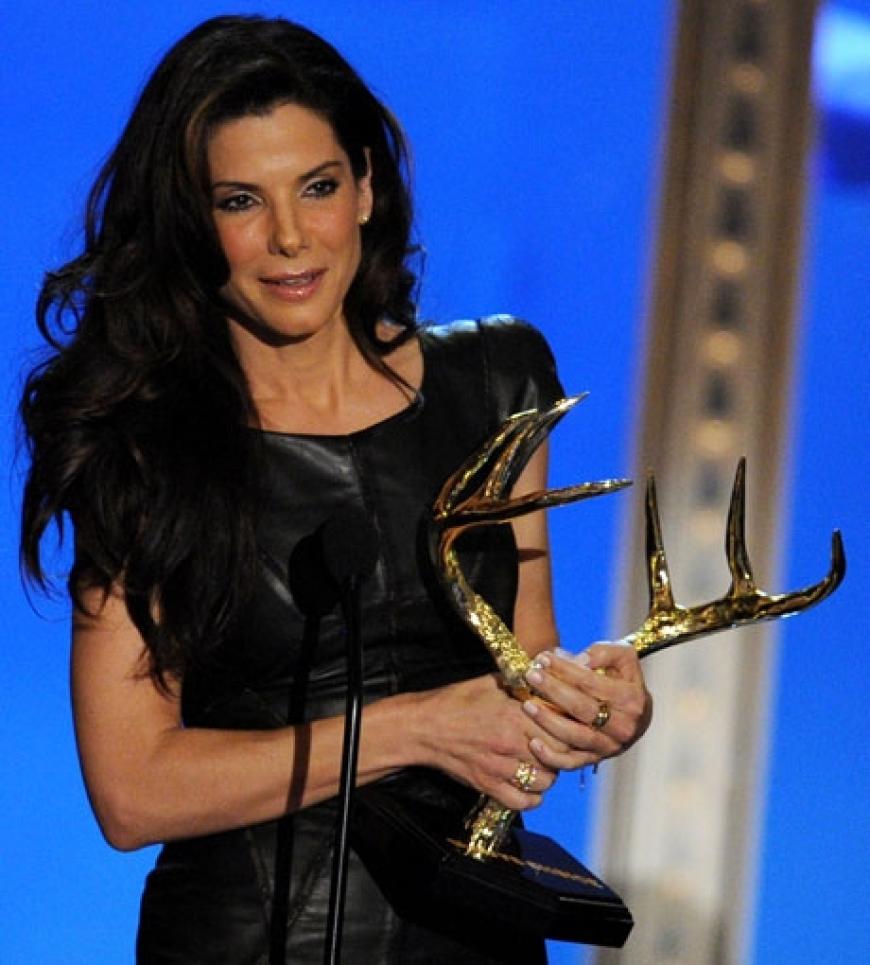 Es war der Moment, bei dem das gesamte Publikum den Atem anhielt: Sandra Bullock nahm überraschend den