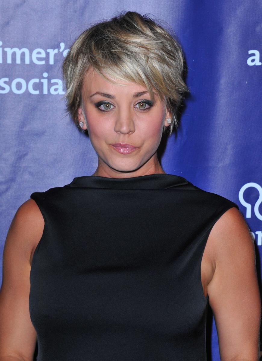 Kaley Cuoco trauert um ihren Hund Petey.