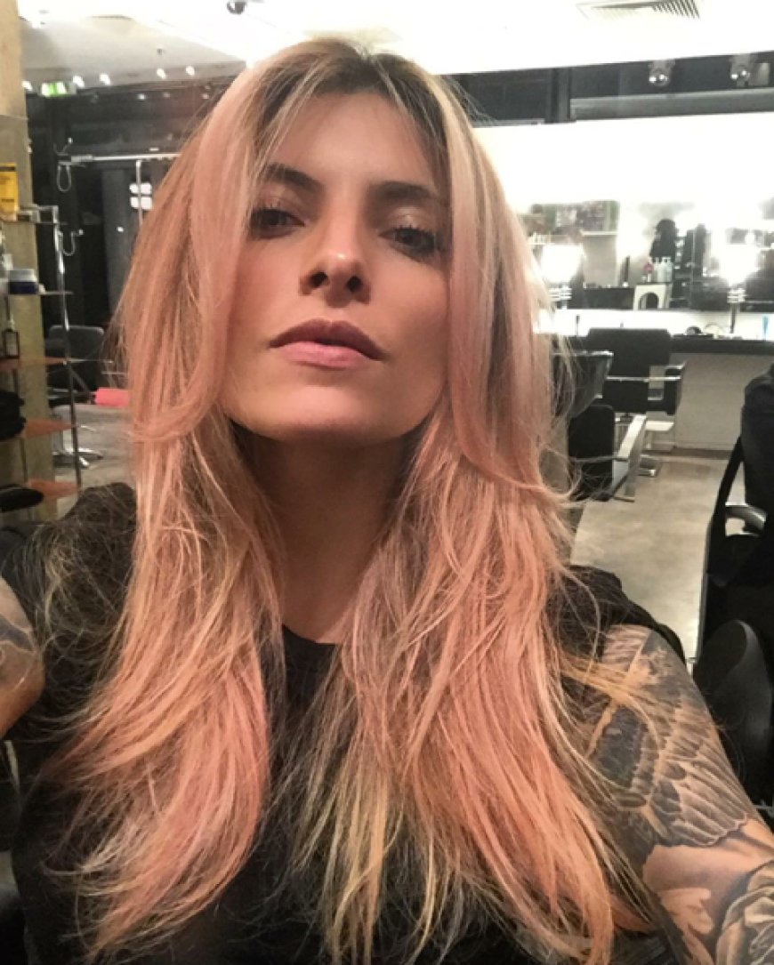 Neues Jahr, neue Haarfarbe: Sophia Thomalla hat jetzt rosa Haare.