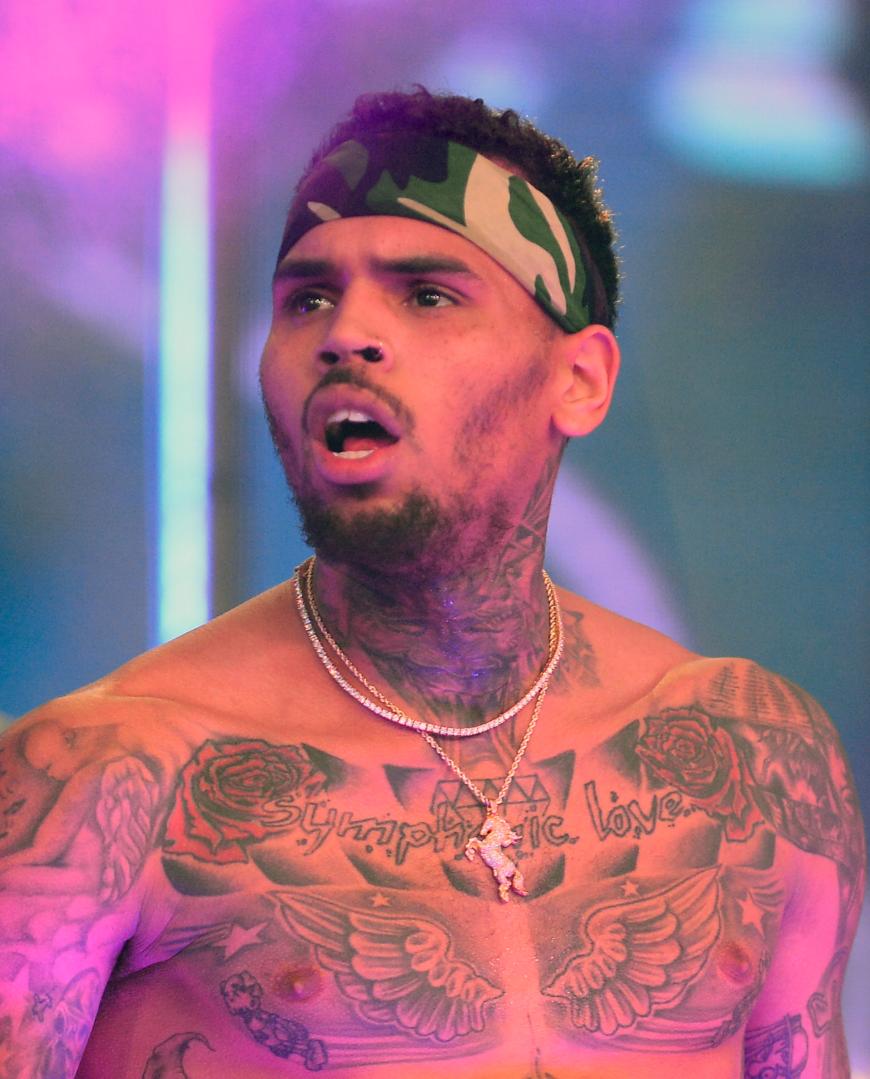 Chris Brown wird erneut vorgeworfen, eine Frau geschlagen zu haben.