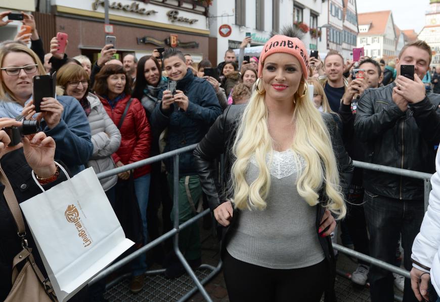 Großer Hype: Daniela Katzenberger wird stets von Fans umschwärmt – auch wenn sie nur shoppen geht.