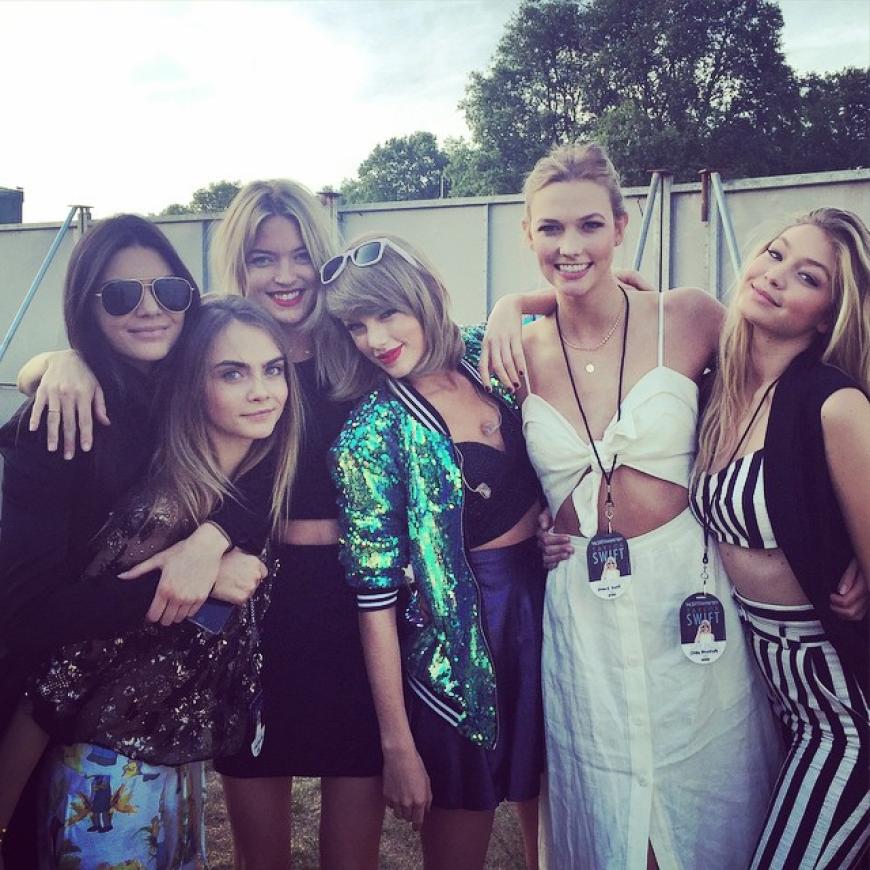 Kendall Jenner(l.) gehört zu Taylor Swifts beliebter Mädels-Clique.
